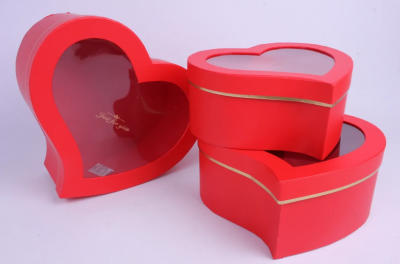 Коробка в форме сердца с прозрачным окошком, красная, 30,6х27,2х13,3см