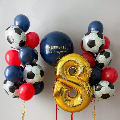 Композиция из воздушных шаров мальчику на 8 лет Футболист