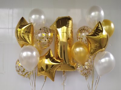 Композиция из воздушных шаров на 1 год Золотой Годик.