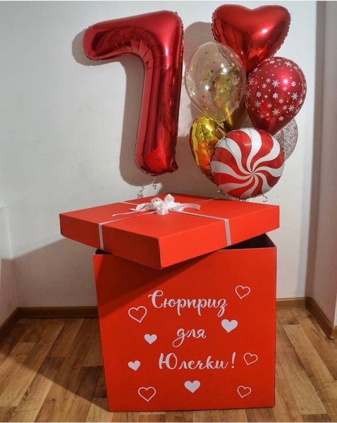 Большая красная коробка-сюрприз с шарами Снежинка, 60х60х60 см*