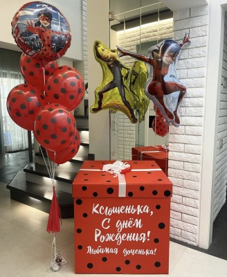 Большая красная коробка-сюрприз с воздушными шарами Леди Баг, 70х70х70см*