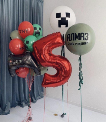 Композиция из шаров для мальчика на 5 лет Майнкрафт, с шаром гигантом и цифрой
