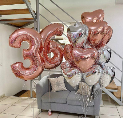 Композиция из воздушных шаров "Роз Голд и Серебро - с цифрами и сердцами"