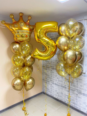 Композиция из золотых шаров для девочки на 5 лет, с короной